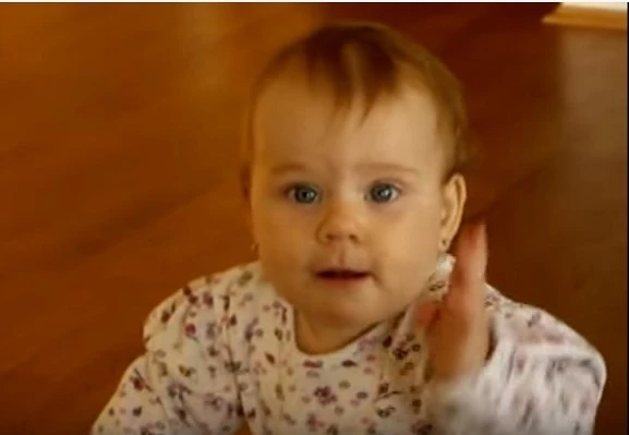 Ako vyzerá znakovanie bábätiek s&nbsp;počujúcimi deťmi?
